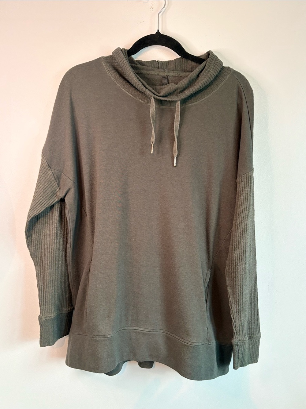 GAIAM Olive-Toned Ribbed Sleeve Pullover Hoodie